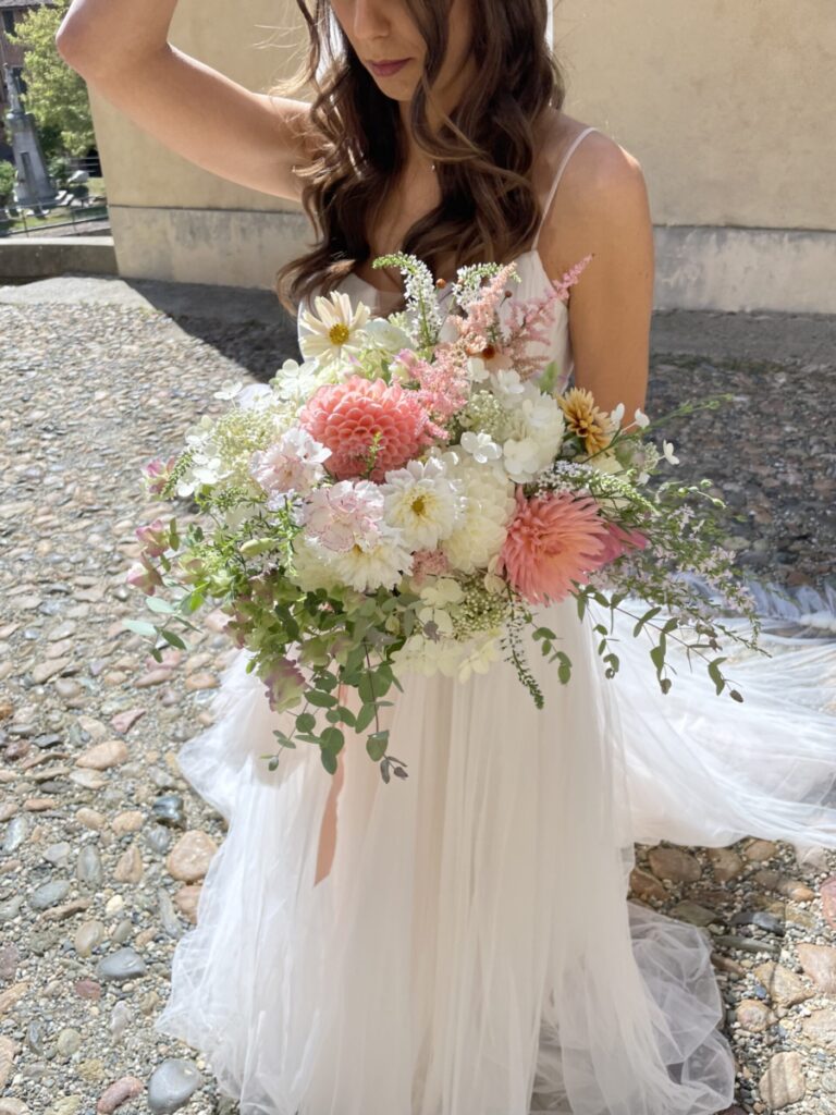 Bouquet da sposa con fiori di luglio